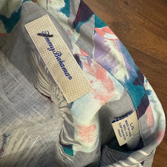 NWOT TOMMY BAHAMA Silk Feathers Print Hawaiian Short Sleeve Shirt in Grey - Picture 6 of 8